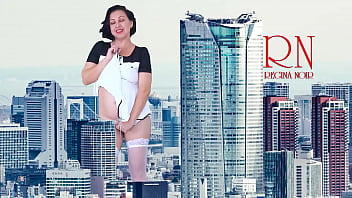 Wow! A giant lady without panties walks around the city. She's as tall as King Kong! Amazing show of a giantess! 3