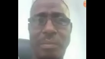voici une â_rti de la video pornographique de Yaou Malam Madjidou. il travail chez CARE International et habite a niamey