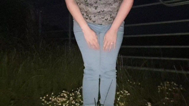 Alice - A quick jeans wetting on a country road