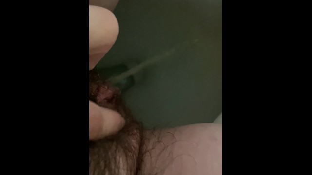 Long morning piss in my parents bathroom - hairy pussy