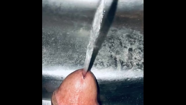 Watch me my soft dick is Pissing to the sink at room