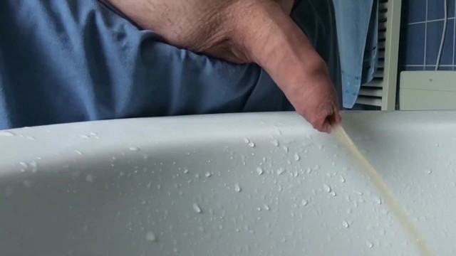 Guy Pee in Sink with FUNNY rewind