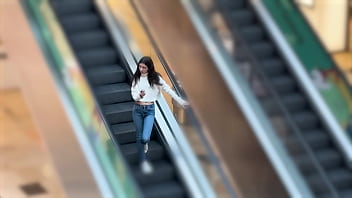Katty WETTING jeans and pee in the Shopping mall