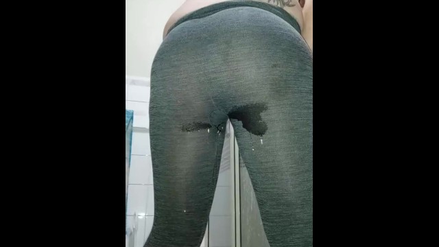 Peeing in tights