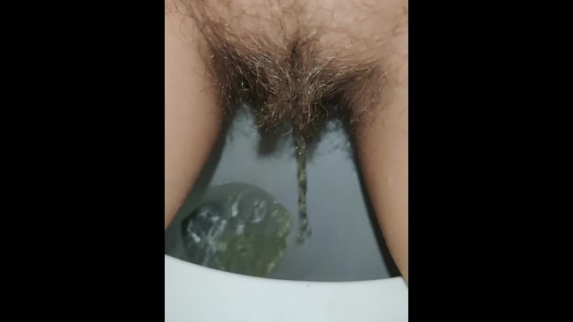 I'm sitting on the toilet and filming POV how I piss and fart