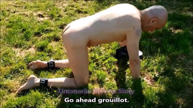 VOST engl - Omorashi in the garden with this bare and chaste inferior.