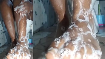 Cyndy Blackslave - Feet washing - Closeup