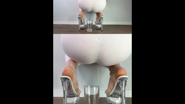 Leggings pee in glass