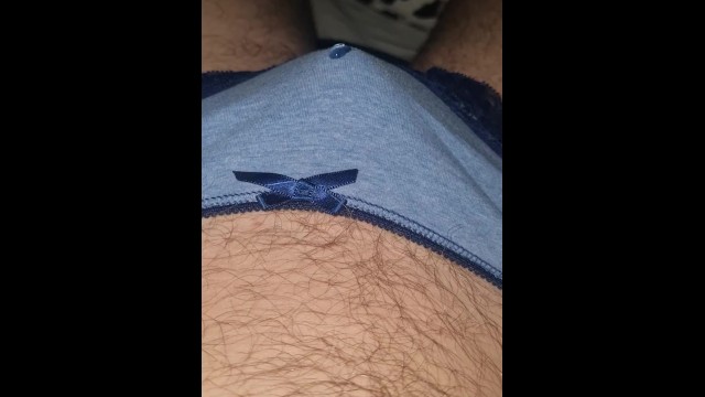 Pissing in her panty's