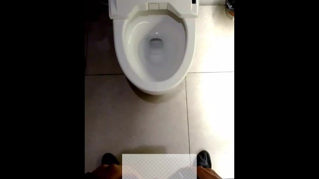 洋式トイレで立っておしっこ