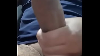 Fabricio se masturbando com seu pau de 20 cm