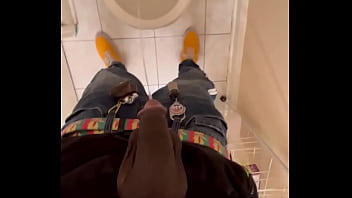 DickYuNeed taking a piss