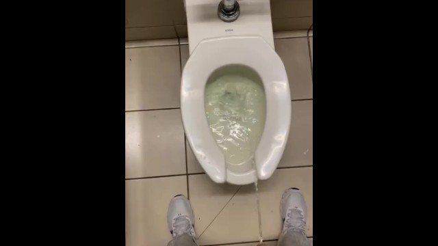 Crowed public restroom desperate to piss made a mess pee on seat and in floor felt so good moaning!