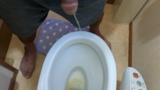 Morning piss turns into masturbating