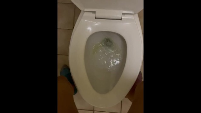 quick messy piss in hotel restroom