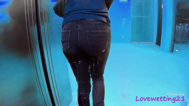 Too late ! She pees in her pants in the mall elevator...