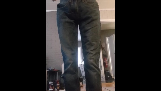 soaking my jeans with pee!!