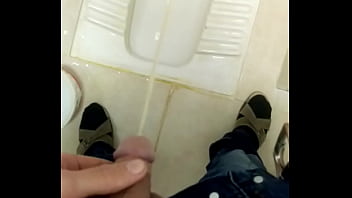 I made a video of me peeing in the toilet because I love pee videos and pee videos