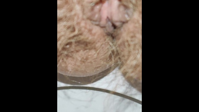 Hairy pussy pissing close up 💦