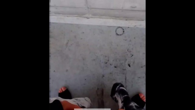 コンクリートに立ちション