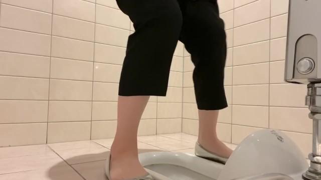Peeing in a Japanese style toilet