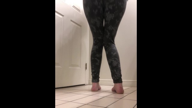 Very Desperate in Tight Gray Leggings, Huge Flood of Piss Wetting Leggings