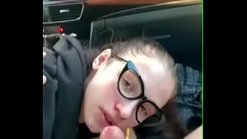 Girl sucks her boyfriend in car