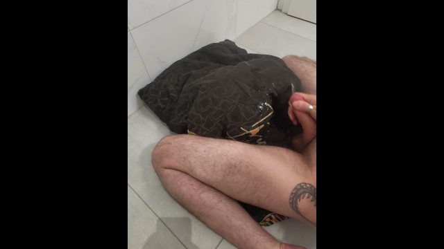 I piss and cum on my pillow