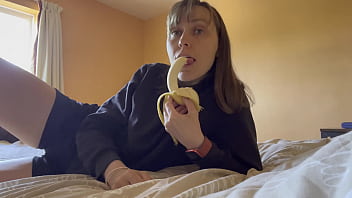I LOVE sucking on bananas