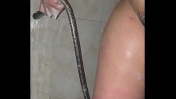Mi masturbo in doccia