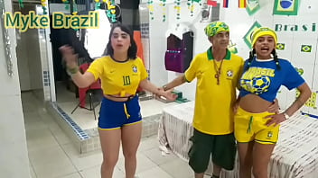 Depois de assistir o jogo da copa do mundo a novinha geovana almeida me covidou para comimorar a vitoria do Brasil entao agente..transou bem gostoso