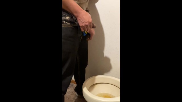 Desperate after work toilet piss #10 (barely made It to toilet) + big jean farts that felt good