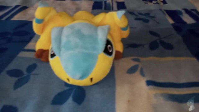 Yeelow-Green Dragon Peeing#1