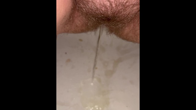 Quick piss in tub