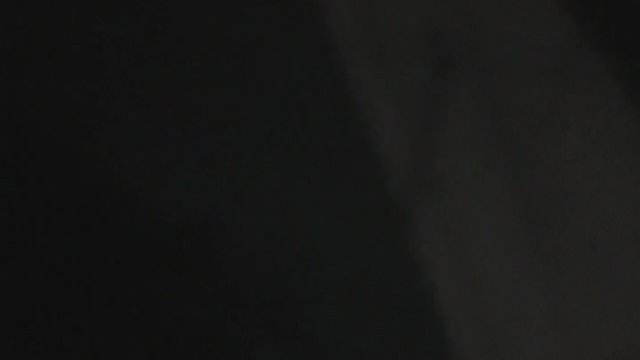 Mis leggins rotos dejan ver mis labios gordos orinando