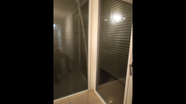 Can't hold and explode piss on the floor