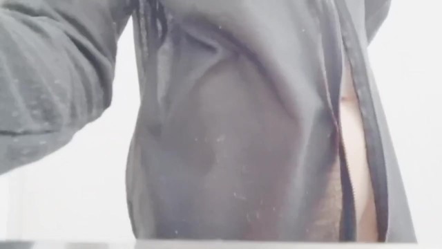 A perverted nympho who can't stand it in the park's toilet and squirts cum without worrying about ot