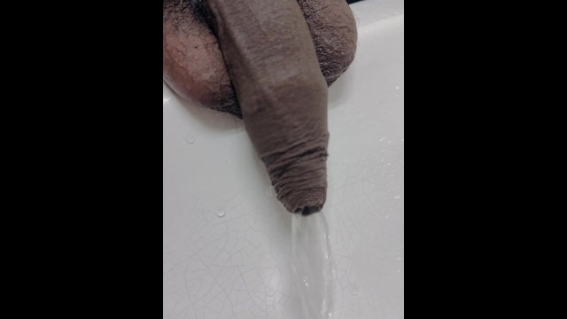 Pissingwithforeskin