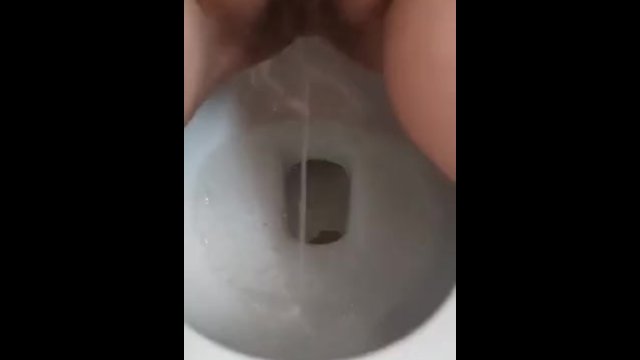 Hairy pussy peeing in toilet 